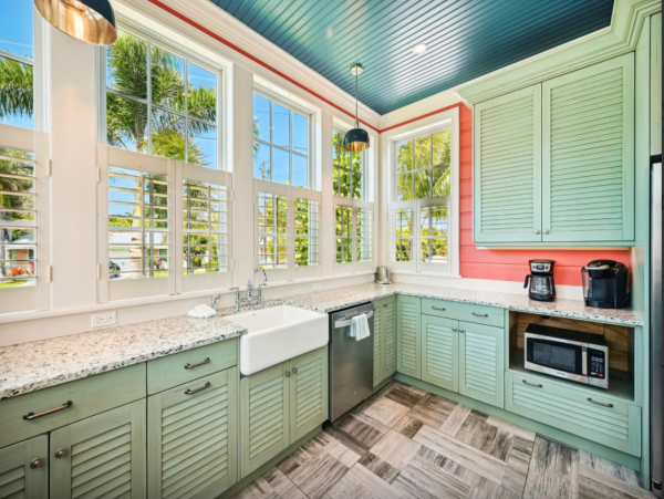 Duplex off Gulf Drive and 76th within walking distance to the beach